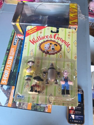 Wallace gromit collectible - &,